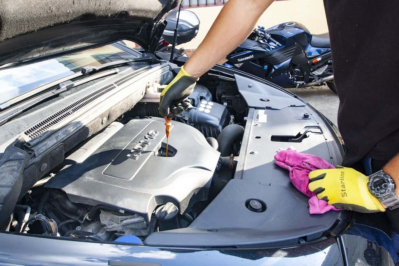 Dynamiczna czy statyczna wymiana oleju – porównanie metod